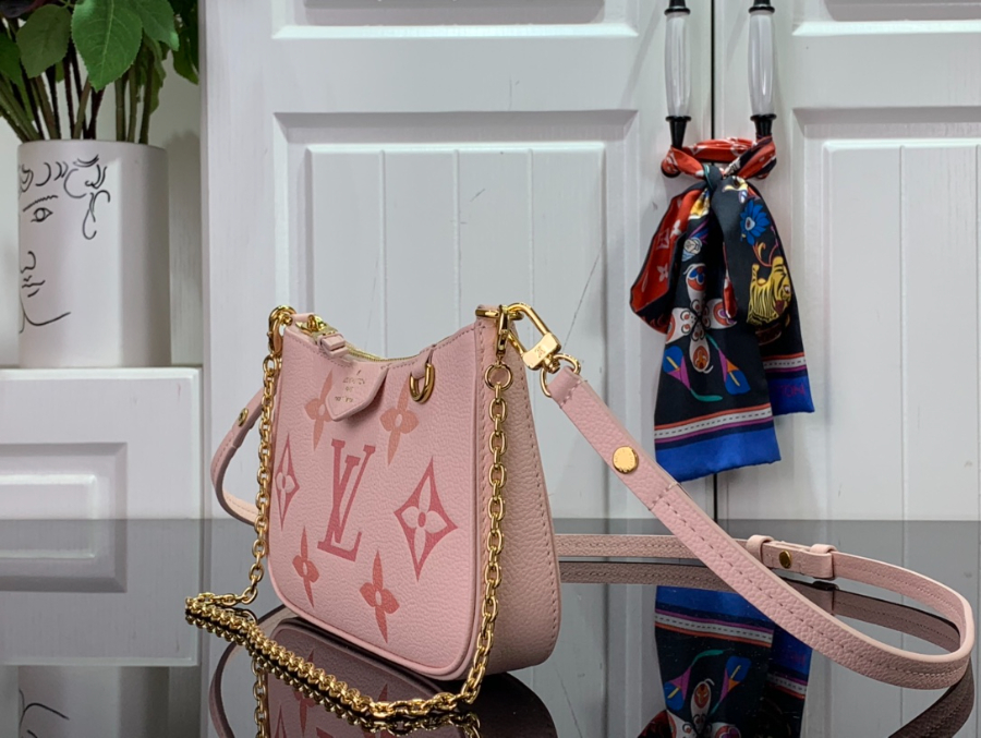 루이비통 이지 파우치 온 스트랩 모노그램 앙프렝뜨 그라디언트 핑크 M82346 1911.53cm3.jpg