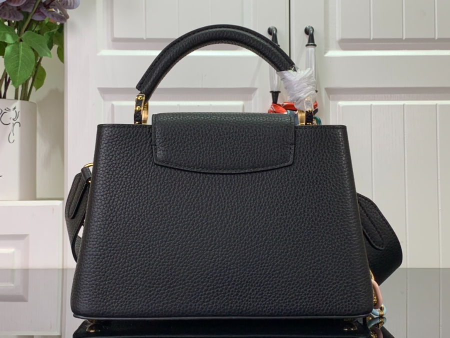 루이비통 카퓌신 BB M21798 M21641 2사이즈 블랙2.jpg