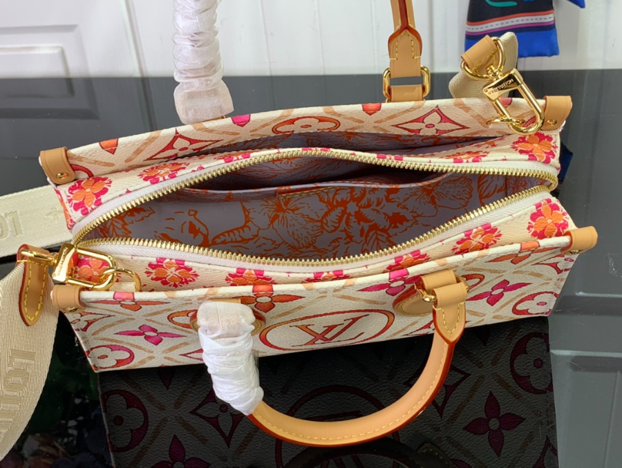 루이비통 온더고 이스트 웨스트 M25318 251310cm 레드5.jpg