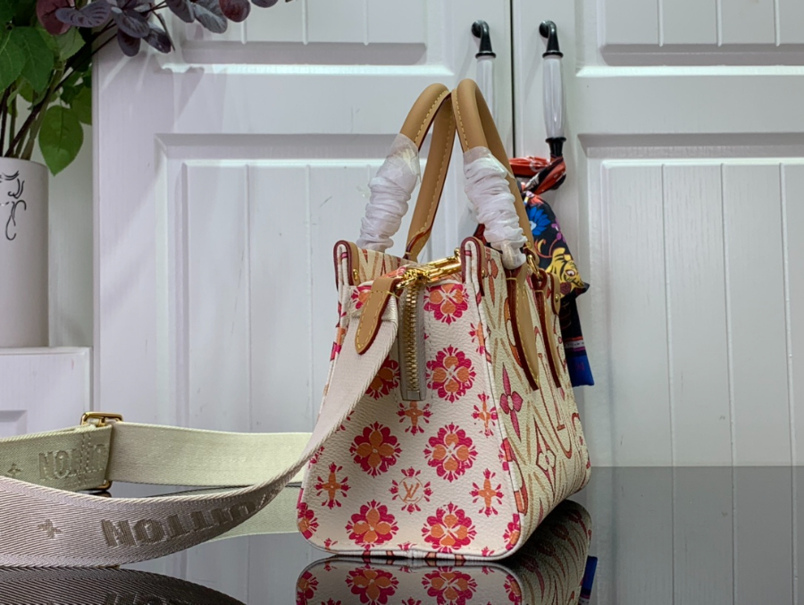 루이비통 온더고 이스트 웨스트 M25318 251310cm 레드4.jpg