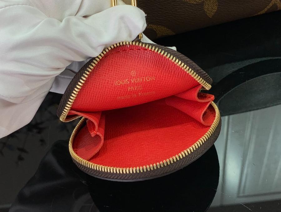 루이비통 온더고 이스트 웨스트 자이언트 모노그램 M46653 251310cm6.jpg