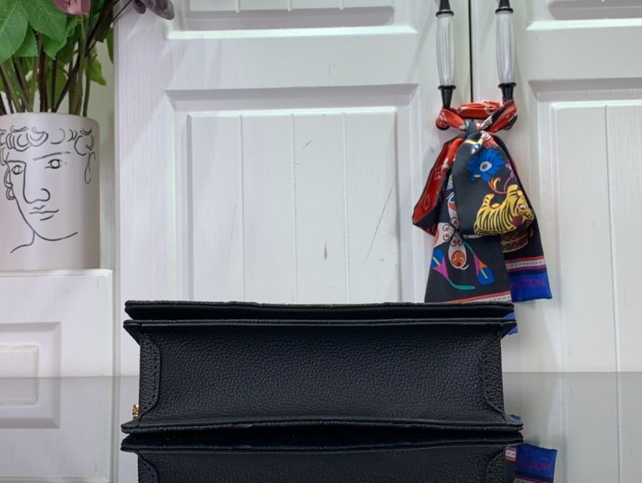 루이비통 월릿 온 체인 릴리 블랙 M82509 20.5103.5cm4.jpg