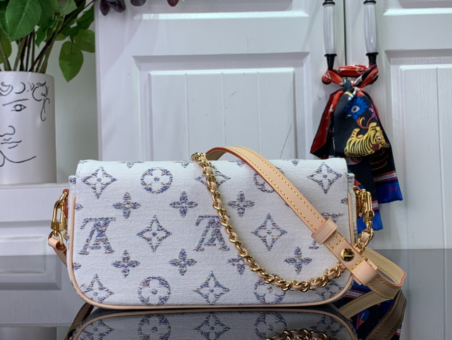 루이비통 월릿 온 체인 아이비 M83499 23.5124.3cm2.jpg