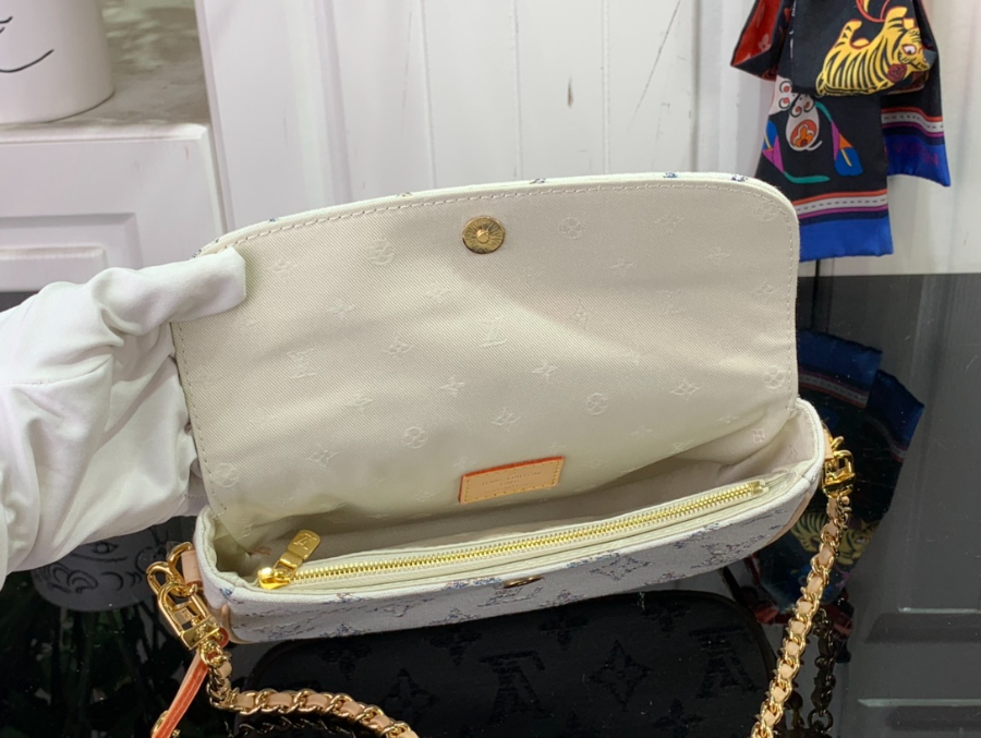 루이비통 월릿 온 체인 아이비 M83499 23.5124.3cm4.jpg