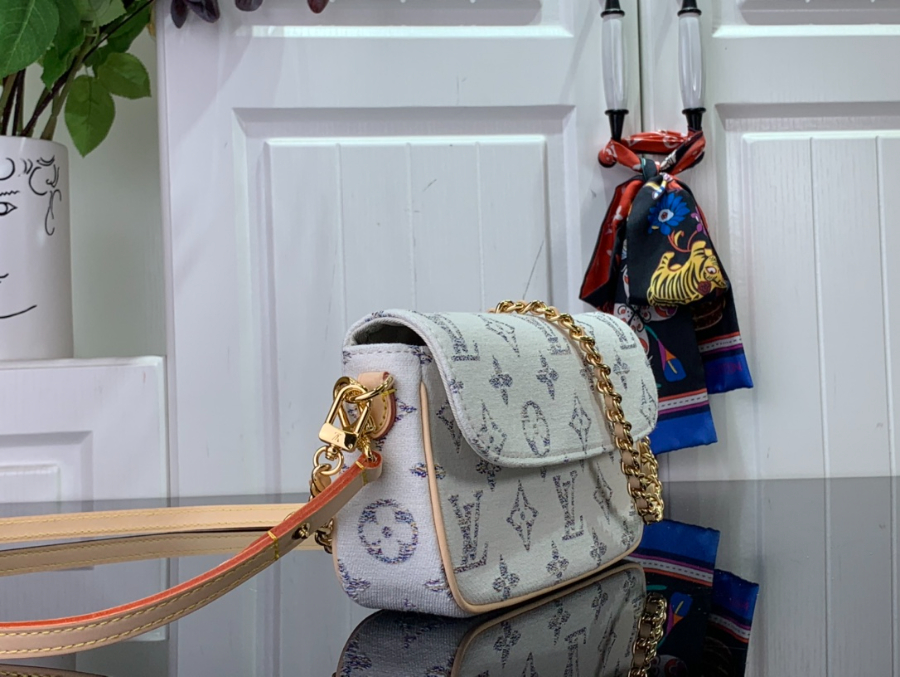 루이비통 월릿 온 체인 아이비 M83499 23.5124.3cm3.jpg