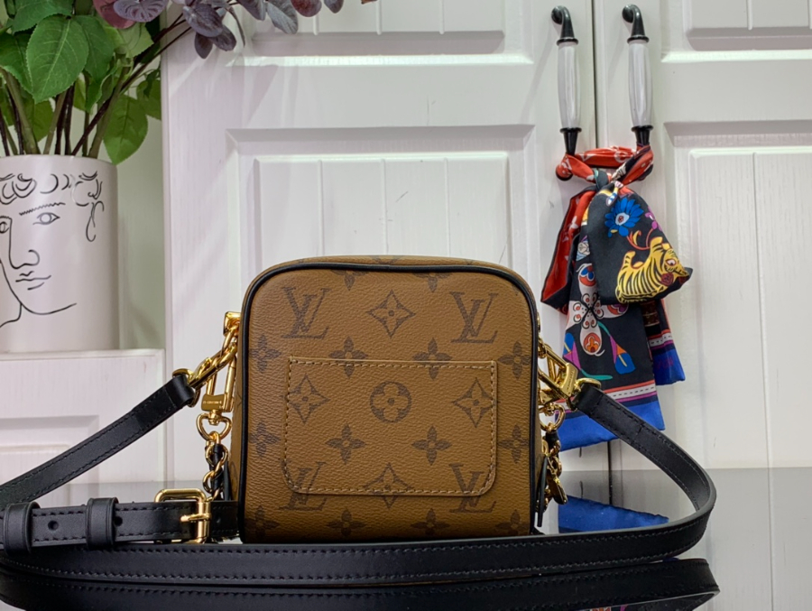 루이비통 저스트 인 케이스 라이트 브라운 M47096 131411.5cm2.jpg