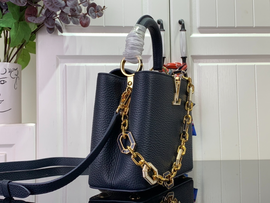 루이비통 카퓌신 BB 네이비 M25211 27189cm3.jpg