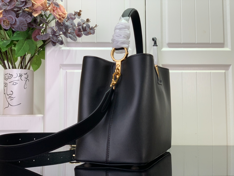 루이비통 카퓌신 GM 수플 블랙 M24607 381623cm3.jpg