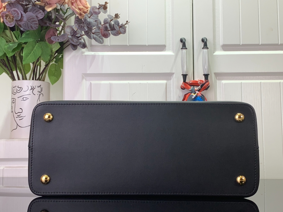 루이비통 카퓌신 GM 수플 블랙 M24607 381623cm4.jpg