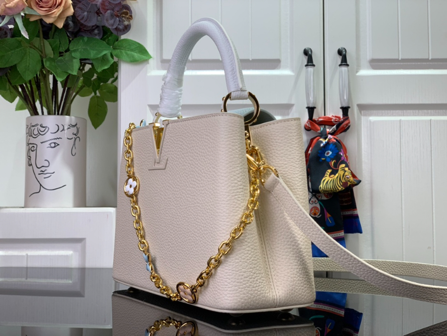 루이비통 카퓌신 M25339 3사이즈 화이트 누드06.jpg