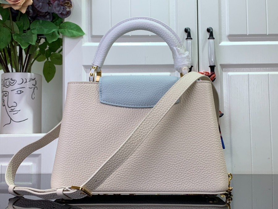 루이비통 카퓌신 M25339 3사이즈 화이트 누드09.jpg