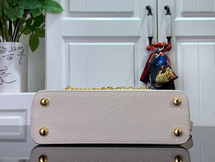 루이비통 카퓌신 M25339 3사이즈 화이트 누드11.jpg