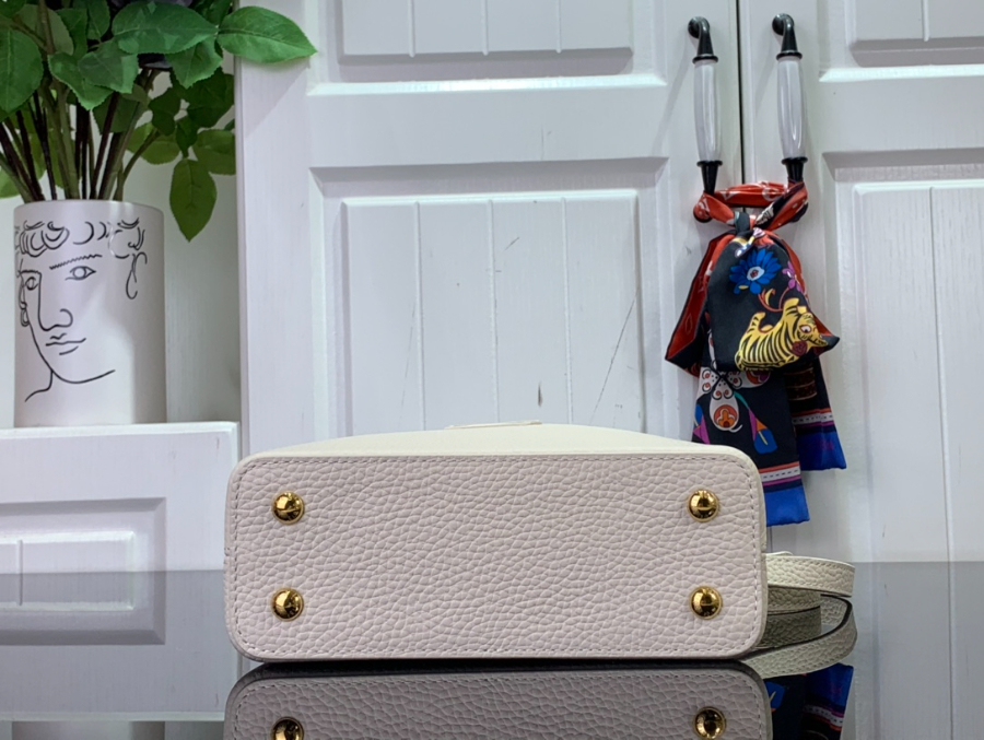 루이비통 카퓌신 M25339 3사이즈 화이트 누드13.jpg