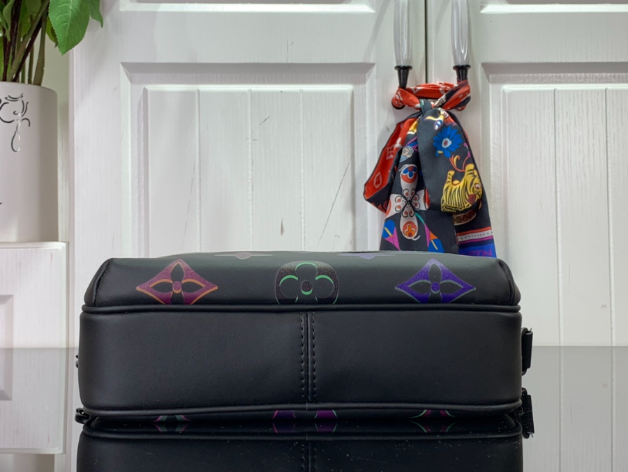 루이비통 코멧 메신저 M22495 21.5147.5cm4.jpg