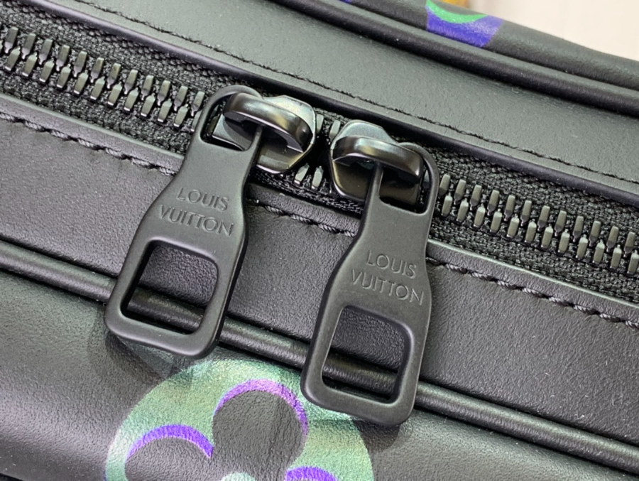 루이비통 코멧 메신저 M22495 21.5147.5cm6.jpg