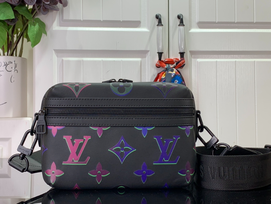 루이비통 코멧 메신저 M22495 21.5147.5cm1.jpg