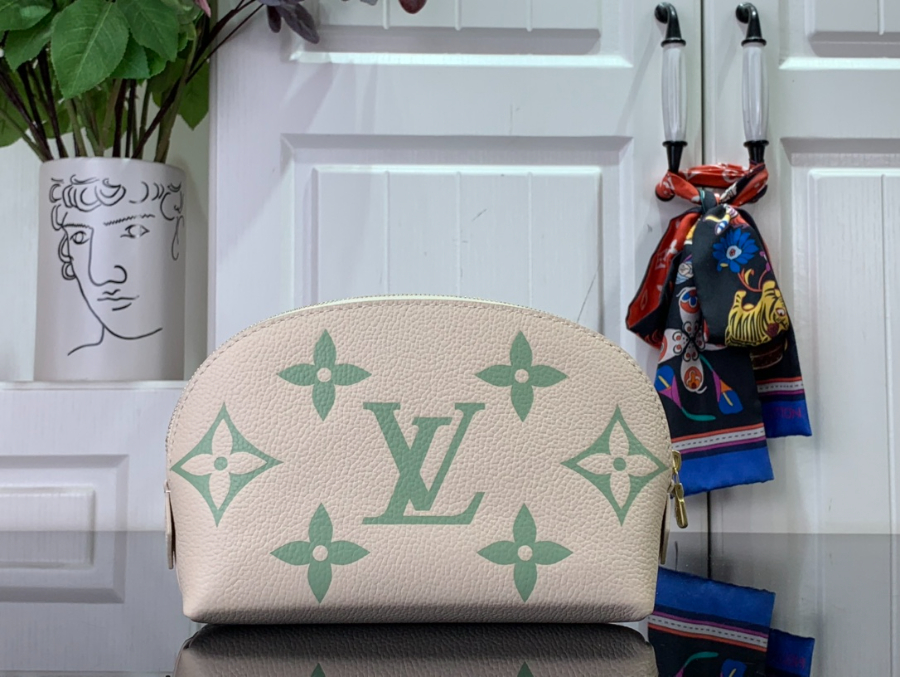 루이비통 코스메틱 파우치 M24378 17126cm 4컬러07.jpg