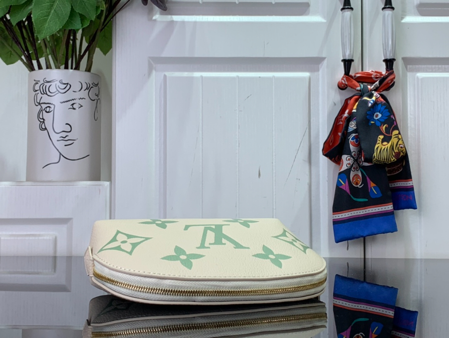 루이비통 코스메틱 파우치 M24378 17126cm 4컬러08.jpg