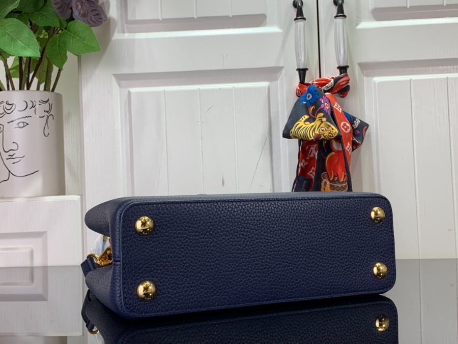 루이비통 카퓌신 M20708 2사이즈 네이비4.jpg