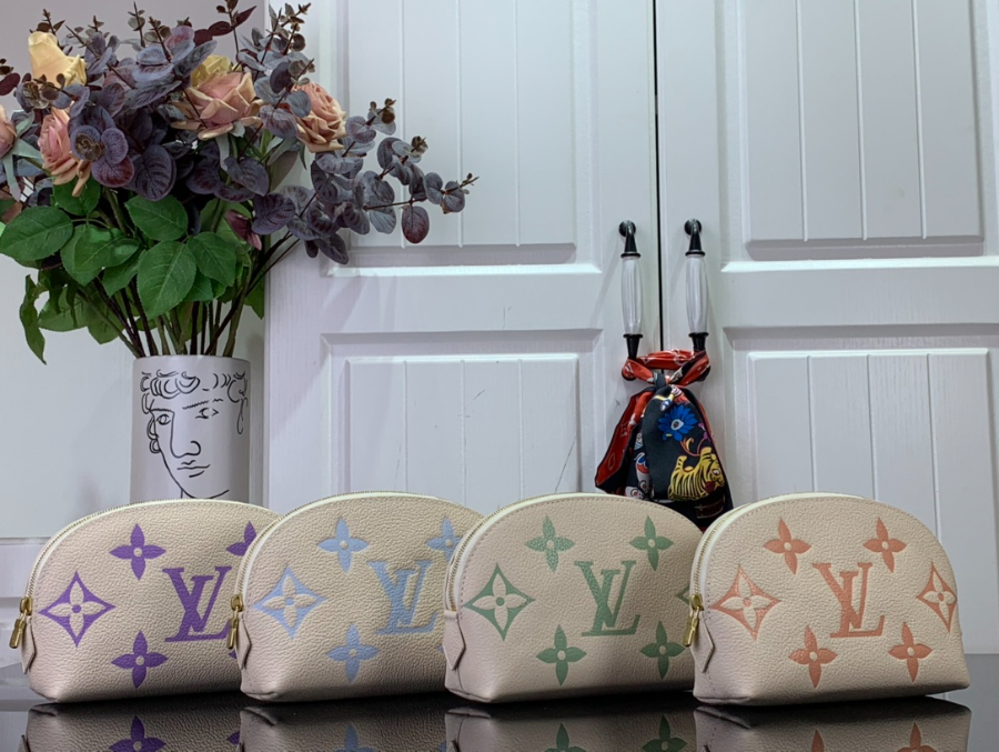 루이비통 코스메틱 파우치 M24378 17126cm 4컬러01.jpg