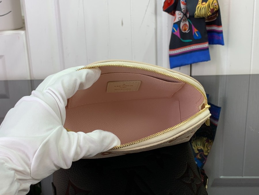 루이비통 코스메틱 파우치 M24378 17126cm 4컬러16.jpg