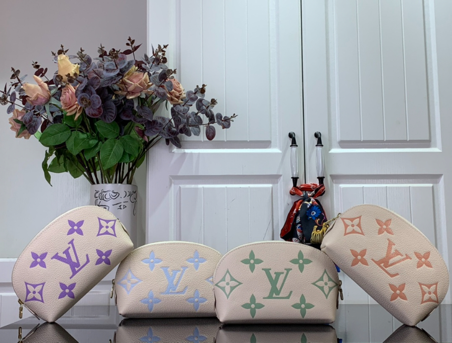 루이비통 코스메틱 파우치 M24378 17126cm 4컬러02.jpg