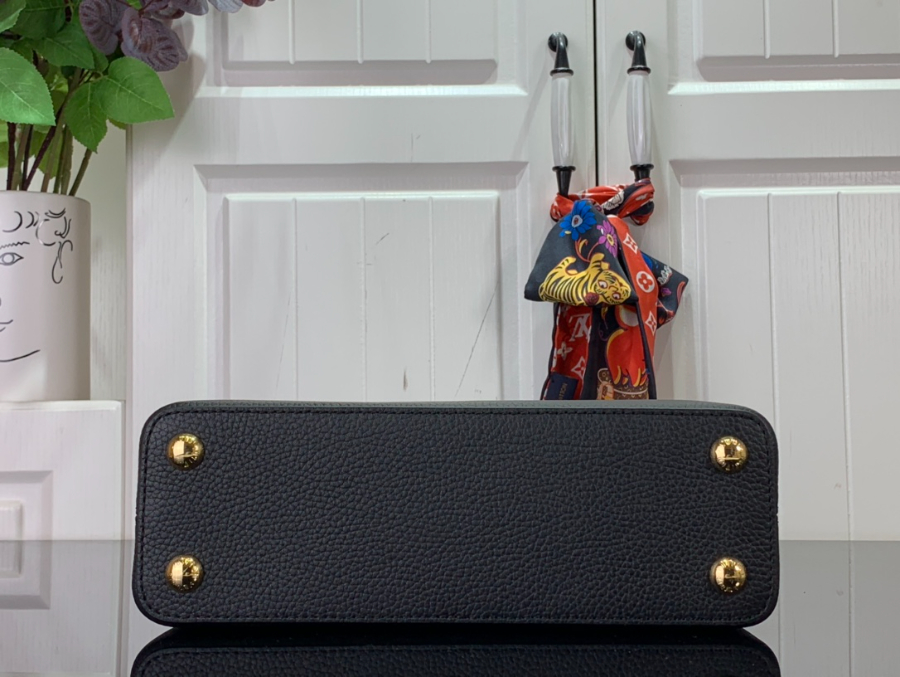 루이비통 카퓌신 M20708 2사이즈 블랙4.jpg