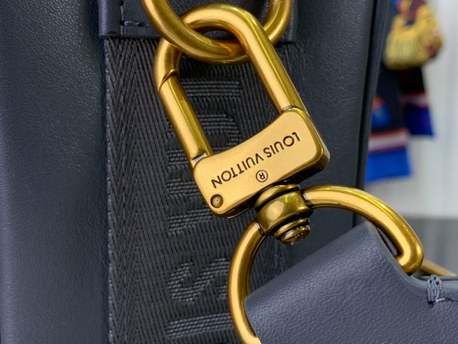 루이비통 크루저 메신저 백 M21812 16.52410cm 1컬러8.jpg