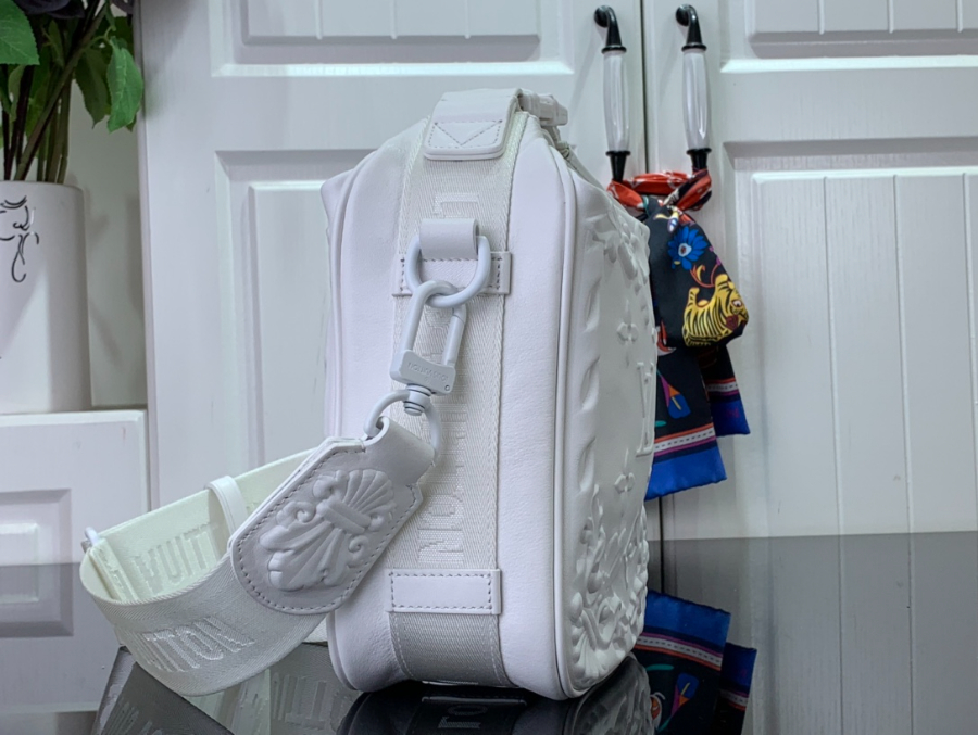 루이비통 크루저 메신저 백 M21812 16.52410cm 2컬러3.jpg