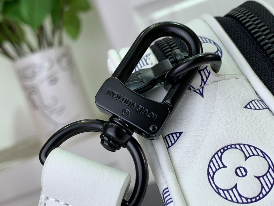 루이비통 크로스백 알파 1118.56.5cm M83383 화이트6.jpg