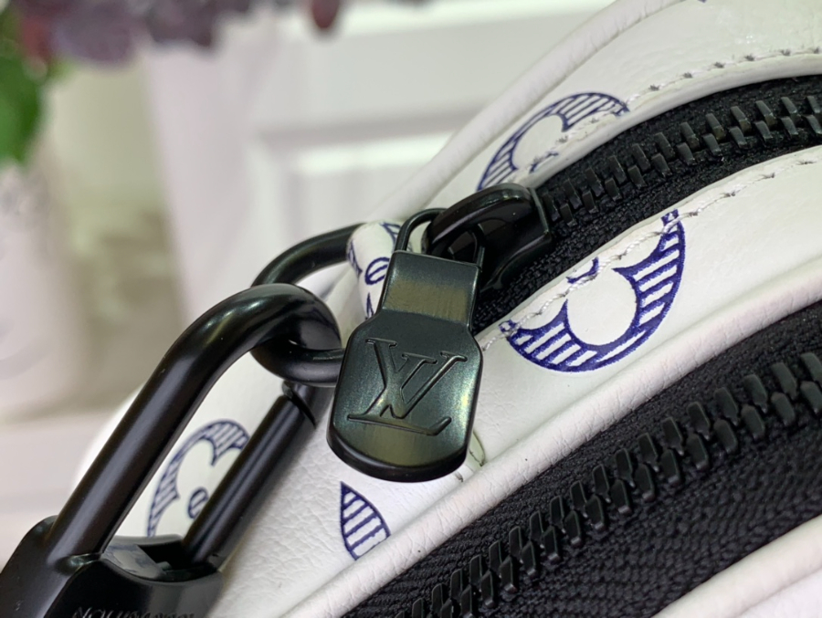 루이비통 크로스백 알파 1118.56.5cm M83383 화이트7.jpg