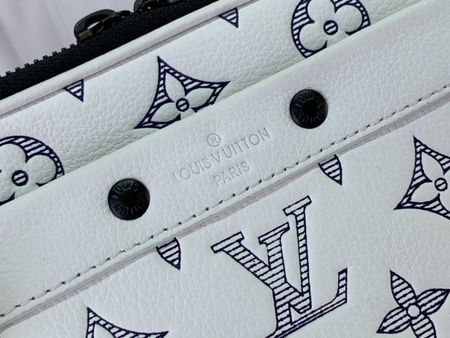 루이비통 크로스백 알파 1118.56.5cm M83383 화이트8.jpg