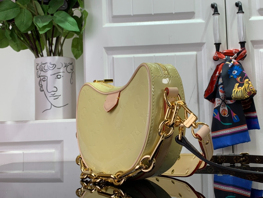 루이비통 크로와상 M24020 M24021 21137cm 2컬러11.jpg