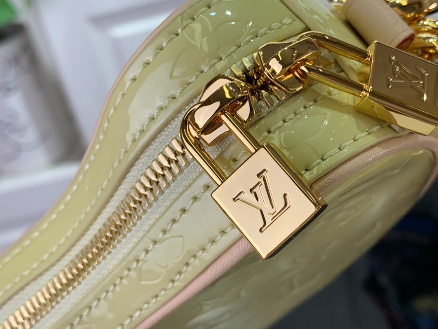 루이비통 크로와상 M24020 M24021 21137cm 2컬러16.jpg