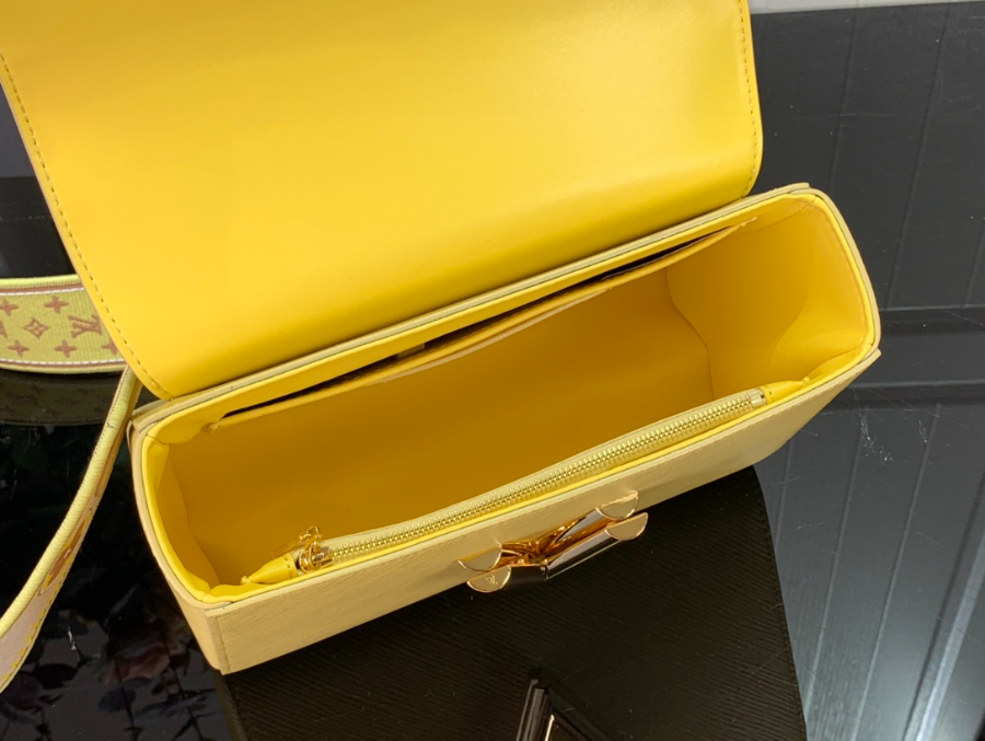 루이비통 트위스트 M22515 19159cm 1컬러5.jpg