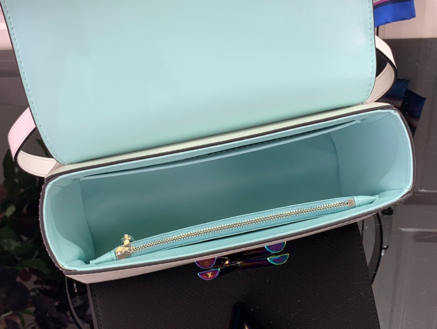 루이비통 트위스트 MM M22028 23179.5cm 2컬러5.jpg