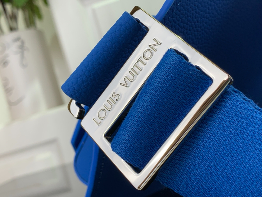 루이비통 테이크오프 슬링백 M22665 30163cm 블루6.jpg