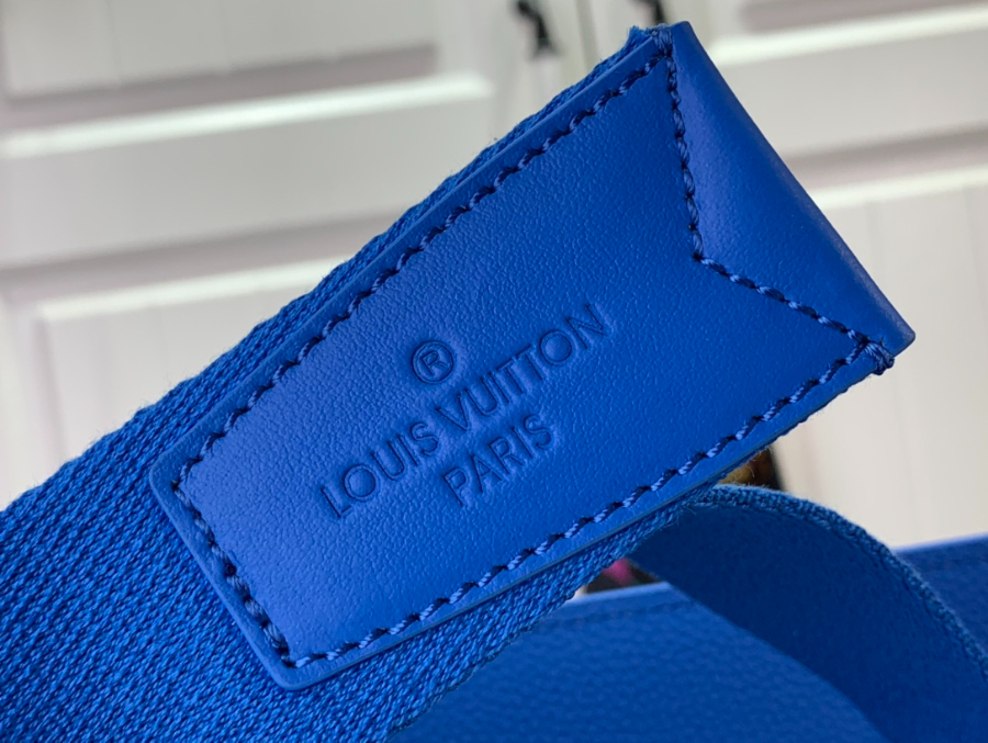 루이비통 테이크오프 슬링백 M22665 30163cm 블루8.jpg