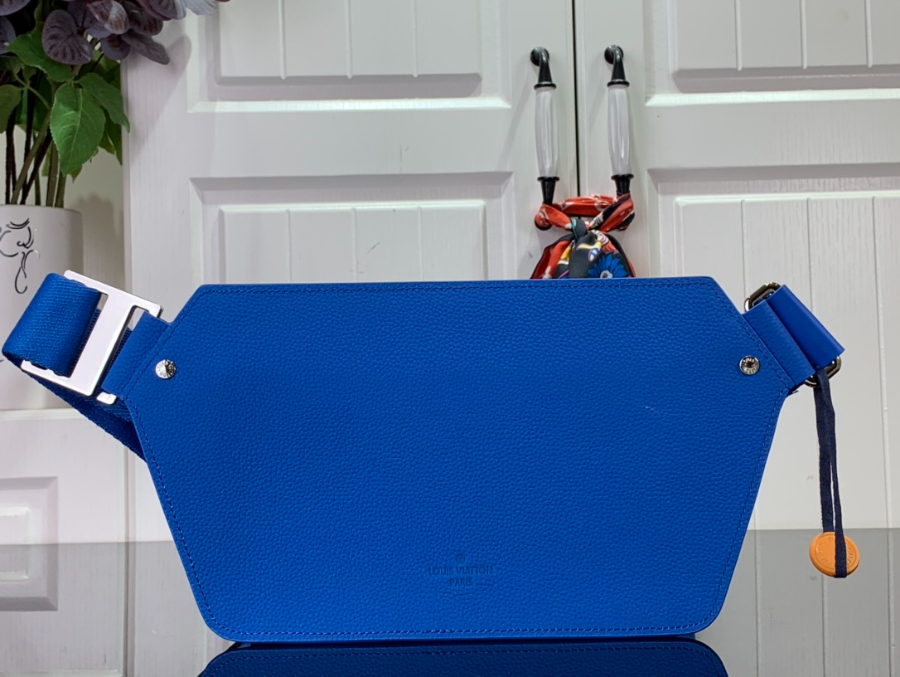 루이비통 테이크오프 슬링백 M22665 30163cm 블루2.jpg