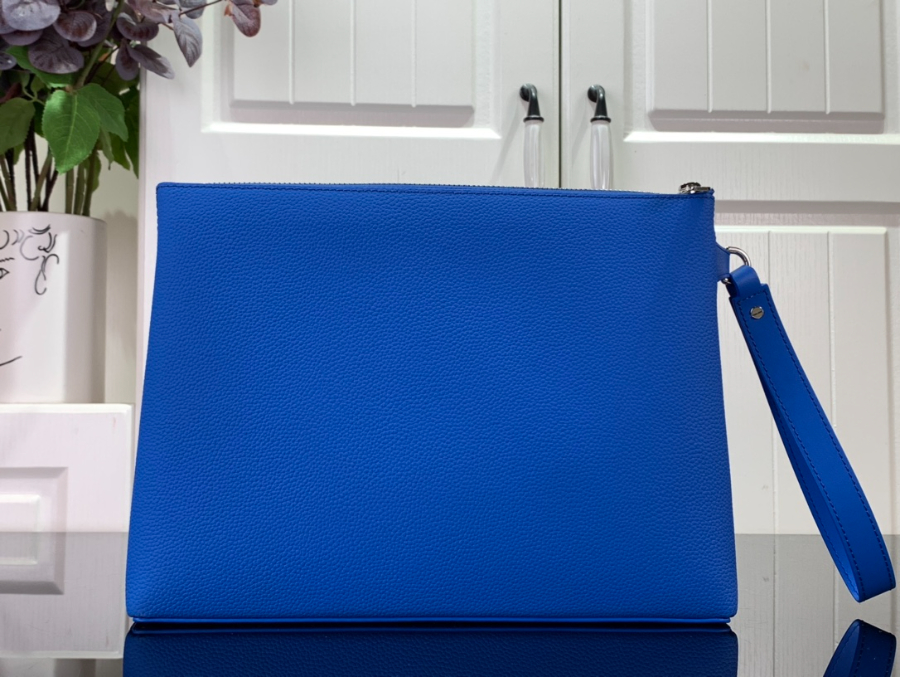 루이비통 테이크오프 파우치 M82270 30225cm 블루2.jpg