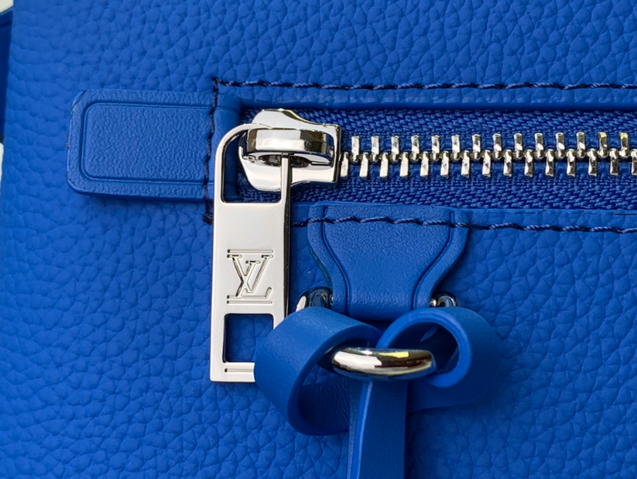 루이비통 테이크오프 파우치 M82270 30225cm 블루6.jpg