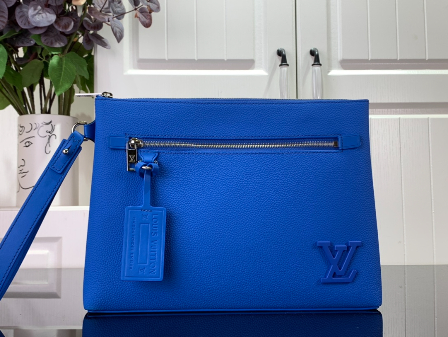 루이비통 테이크오프 파우치 M82270 30225cm 블루1.jpg