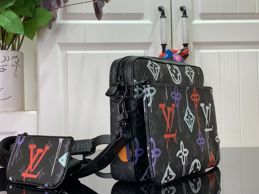 루이비통 토리오 메신저백 M21396 2518.57cm3.jpg