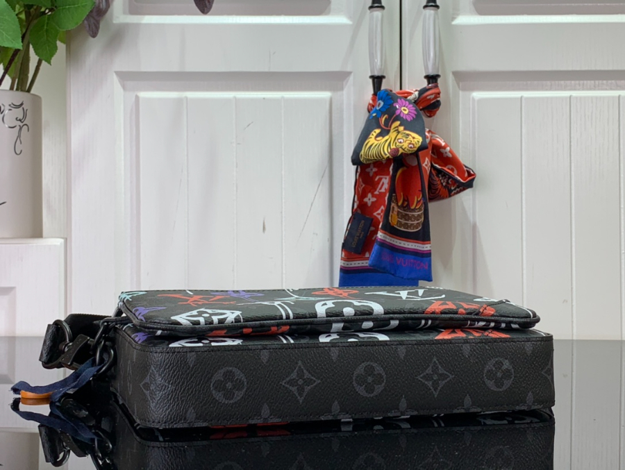 루이비통 토리오 메신저백 M21396 2518.57cm4.jpg