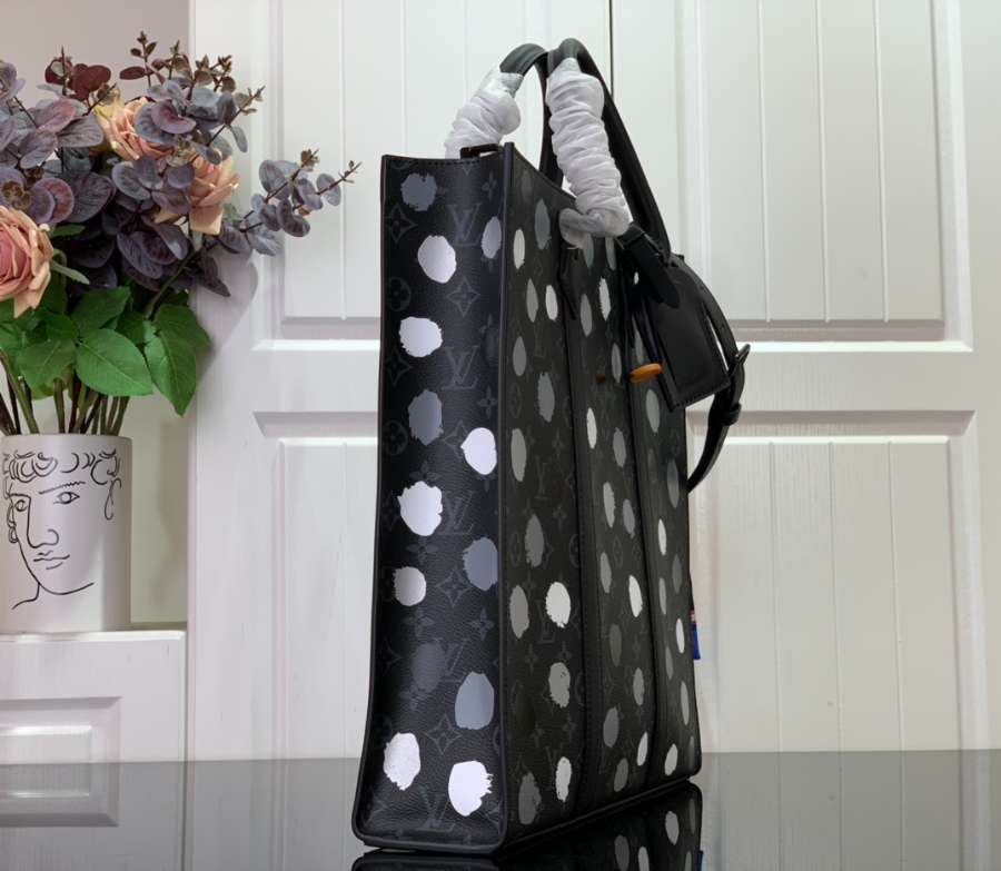 루이비통 x 야요이 쿠사마 삭 플라 블랙 실버 36.5389cm3.jpg