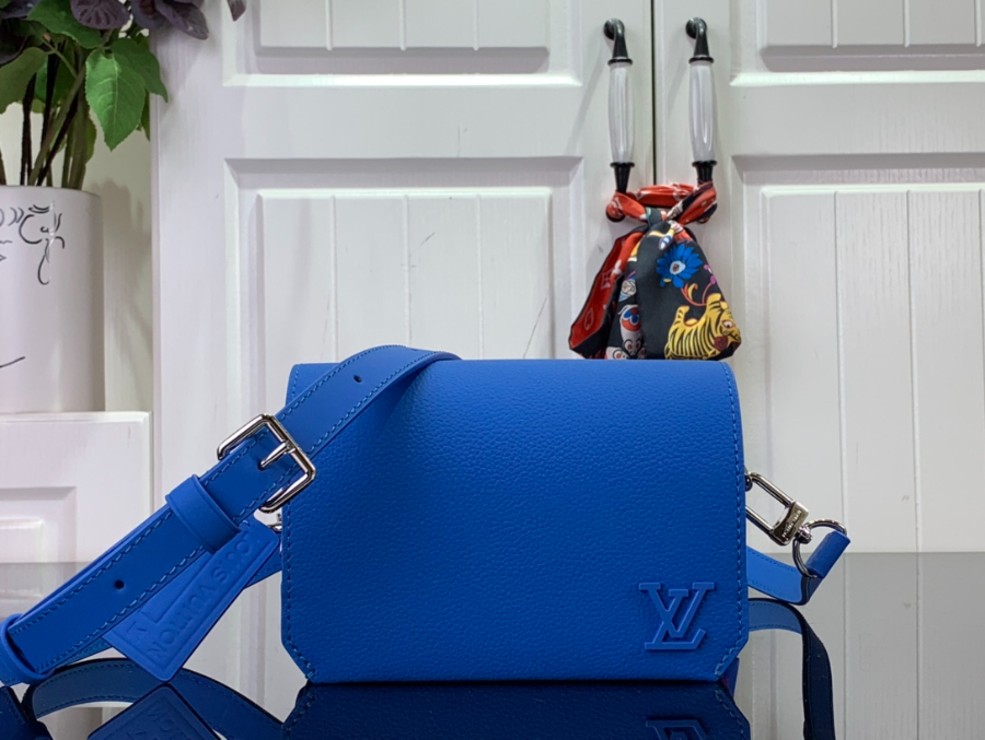 루이비통 패스트라인 웨어러블 월렛 블루 17.3127cm M820851.jpg