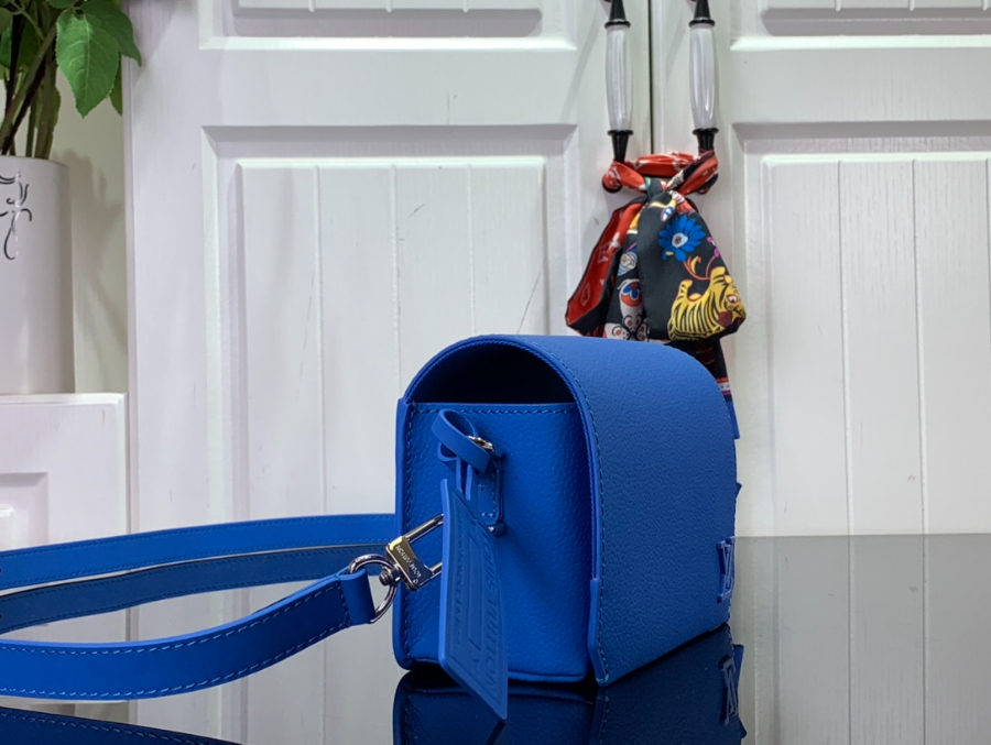 루이비통 패스트라인 웨어러블 월렛 블루 17.3127cm M820853.jpg