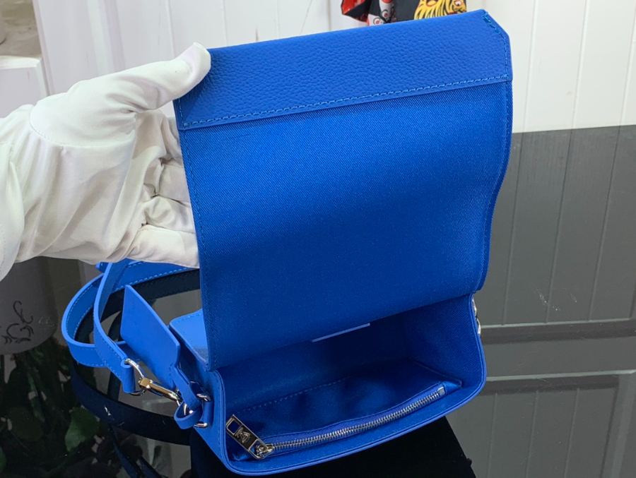 루이비통 패스트라인 웨어러블 월렛 블루 17.3127cm M820854.jpg