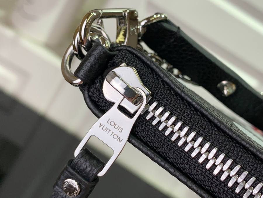 루이비통 x 야요이 쿠사마 이지 파우치 온 스트랩 블랙 화이트 1911.53cm6.jpg