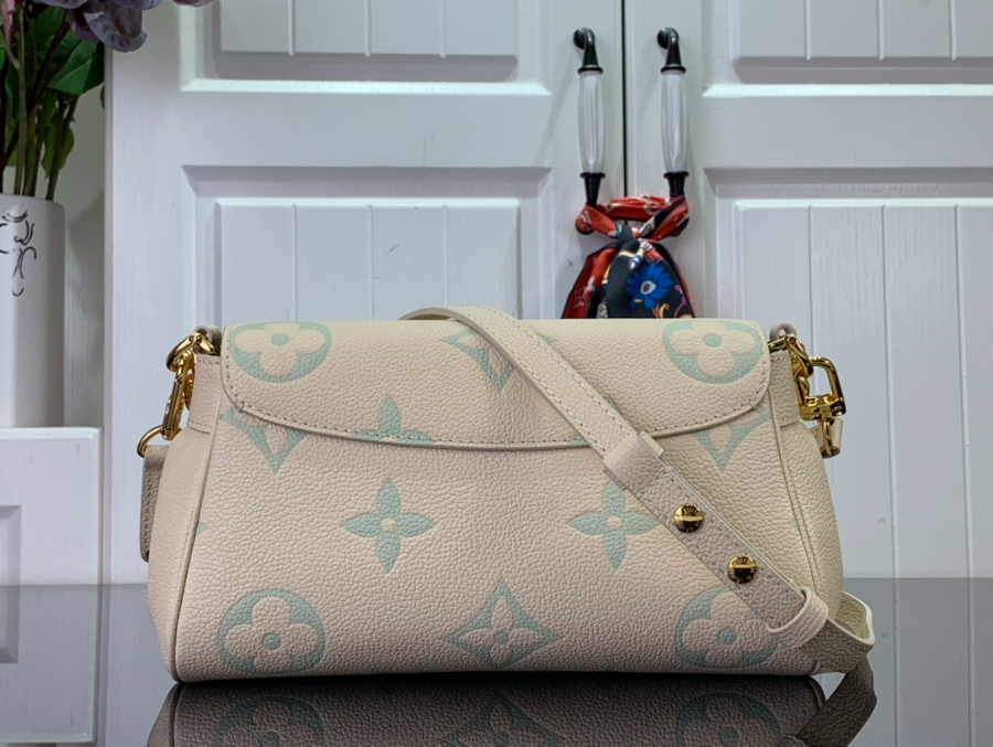 루이비통 페이버릿 모노그램 앙프렝뜨 레더 크림 24149cm M46842 M458132.jpg